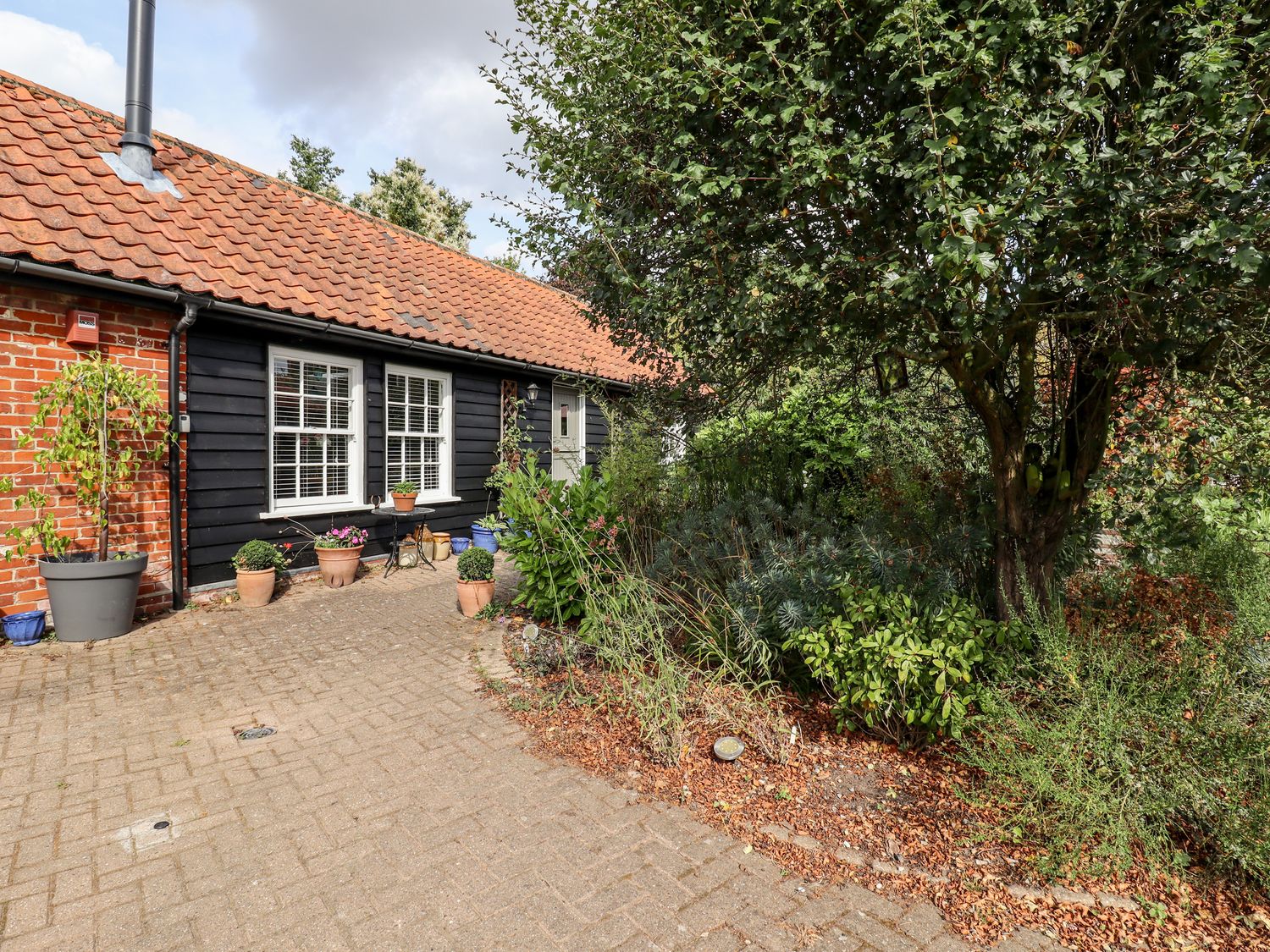 Courtyard Cottage, Poplar Farm Barn                     photo 18