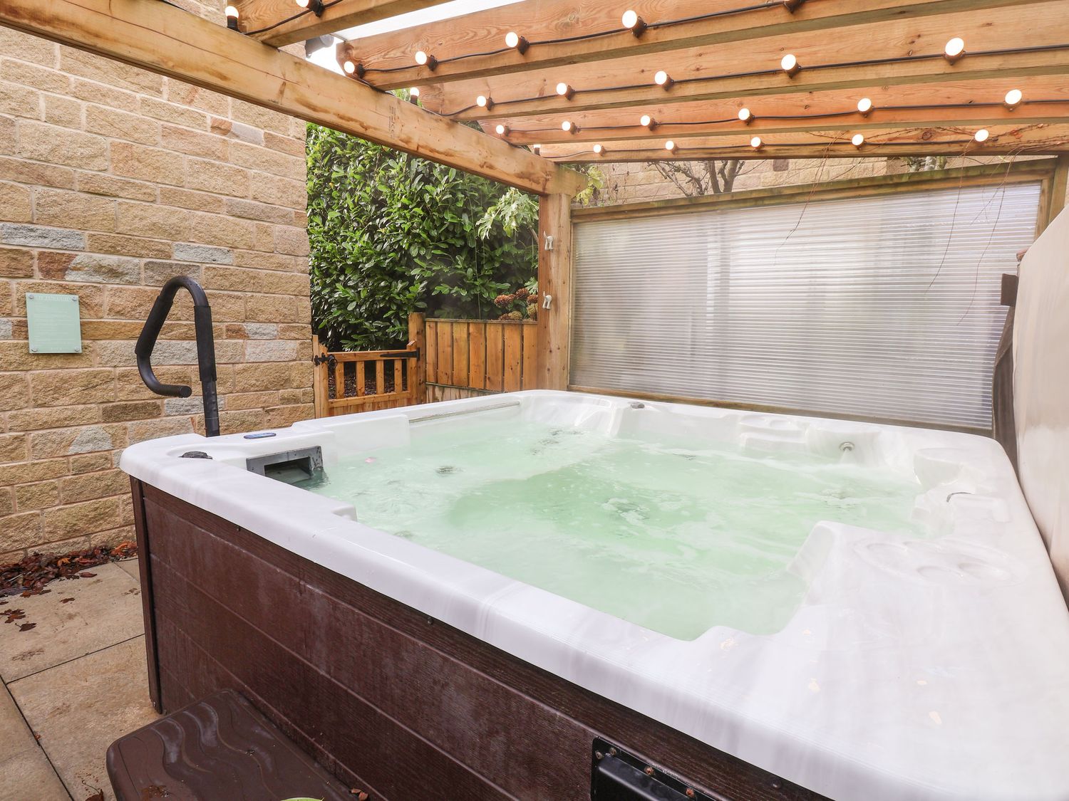Hot tub The Stables Irton Moor ( Ref 1001586 ) Rent holiday cottage near Scarborough