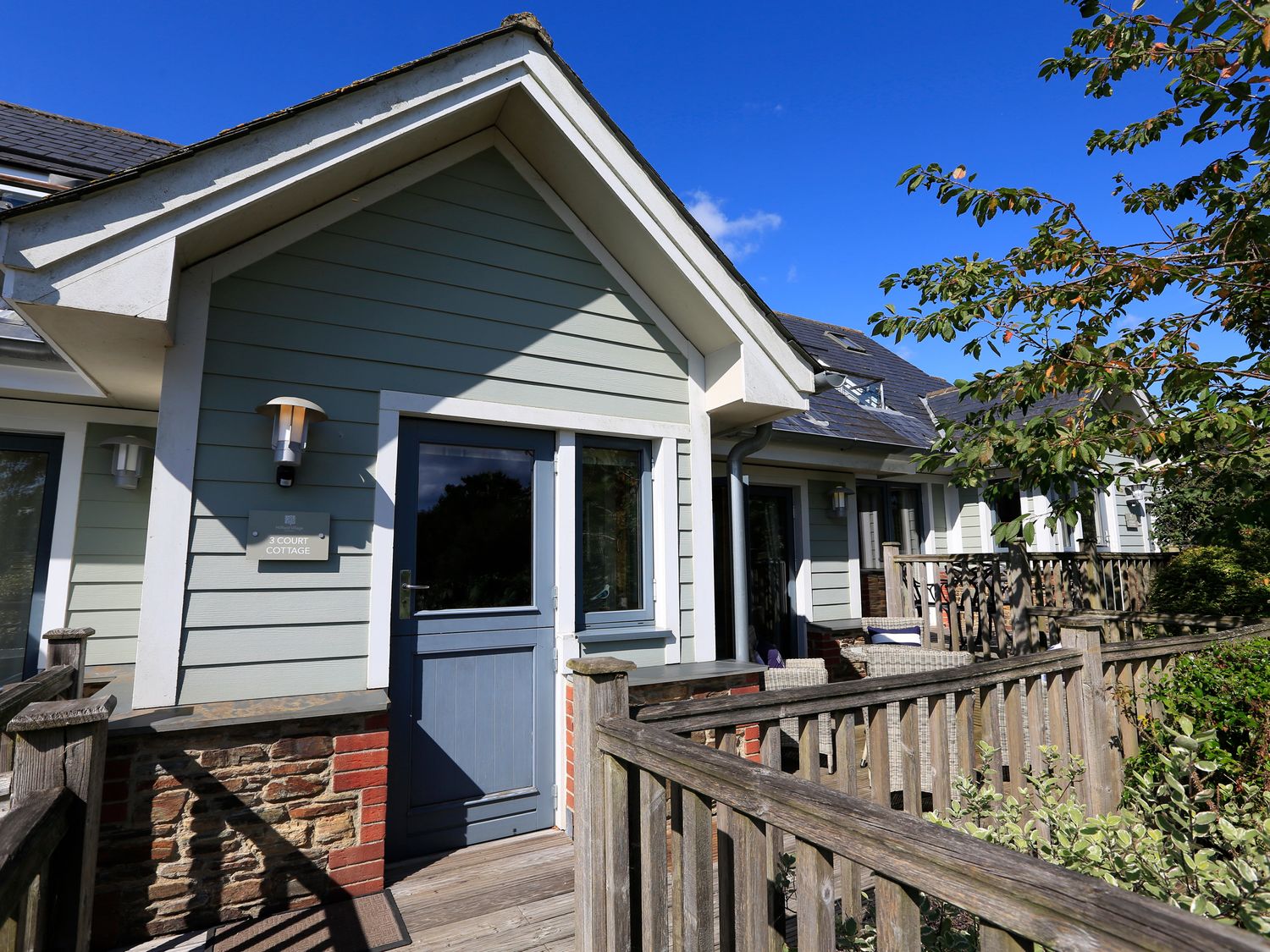 3 Court Cottage, Hillfield Village                     photo 2
