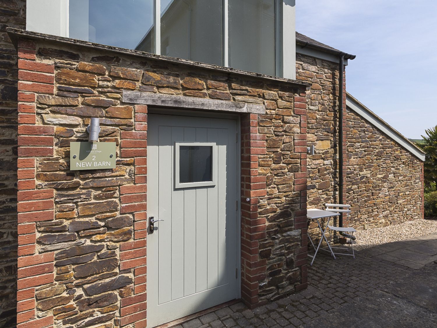 2 New Barn, Hillfield Village                     photo 2