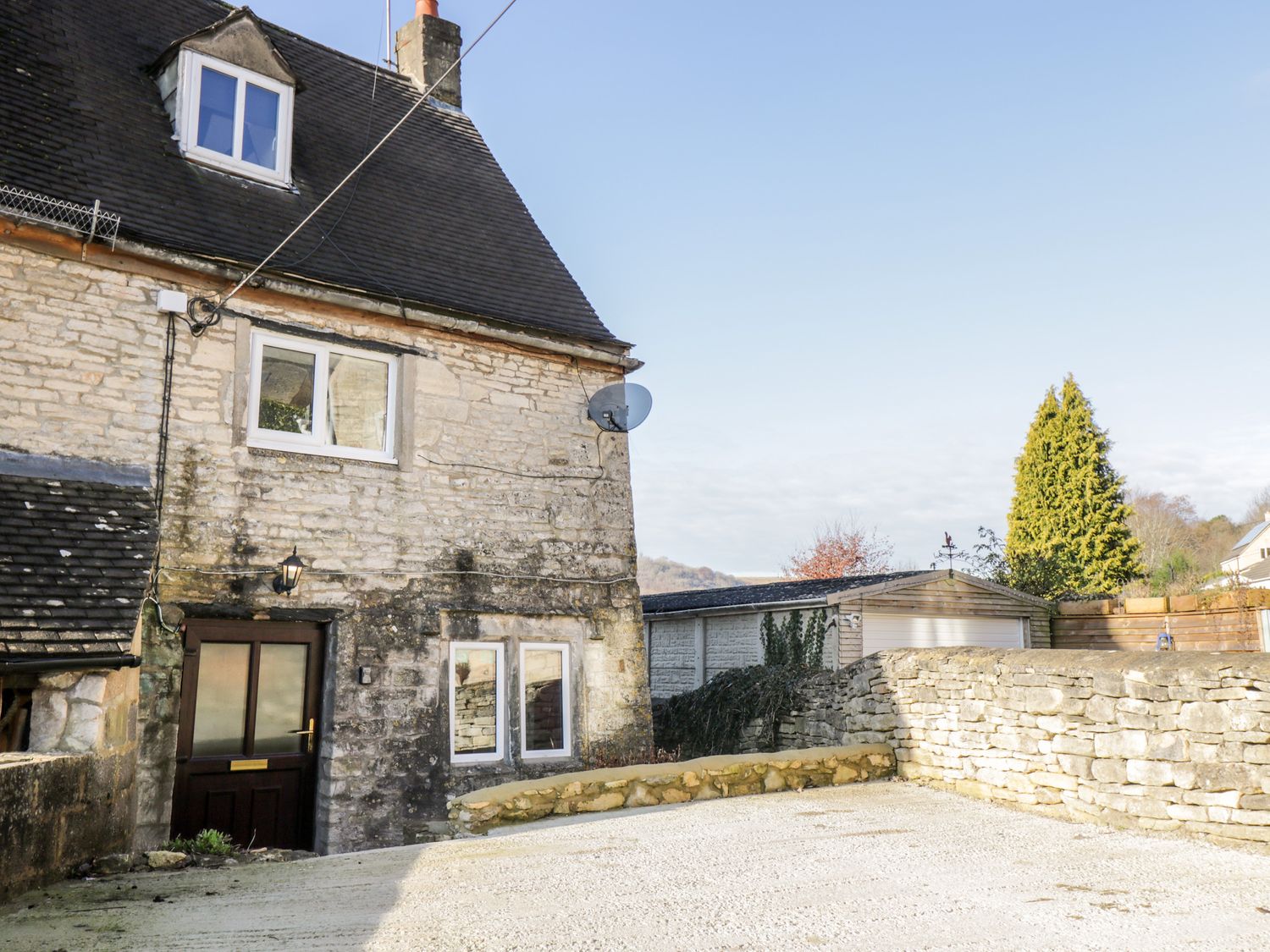 Combe Cottage                     photo 2