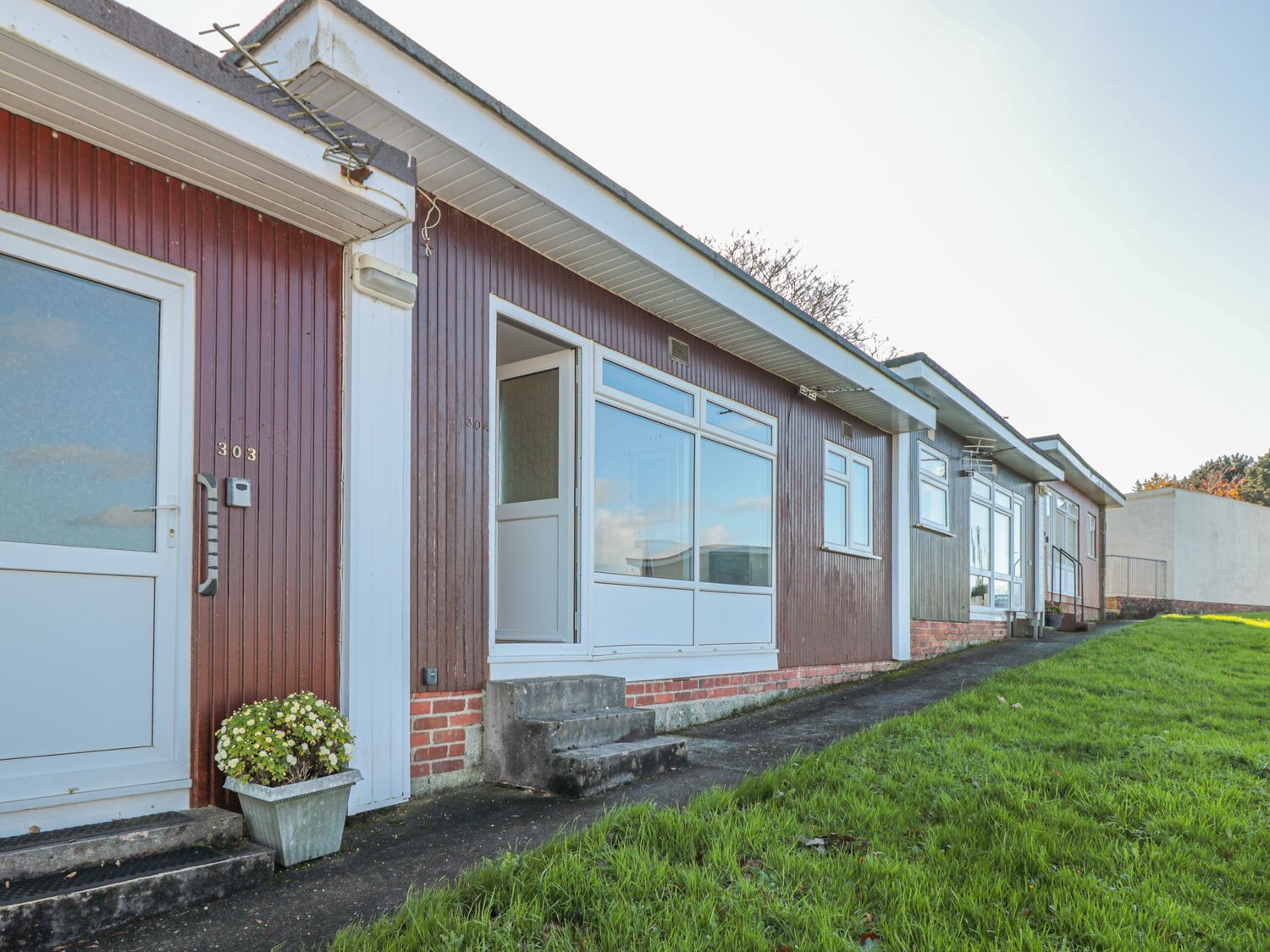 304 Norton Park                     photo 2