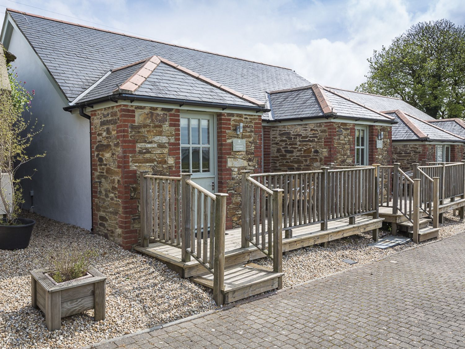 2 Keeper's Cottage, Hillfield Village                     photo 2