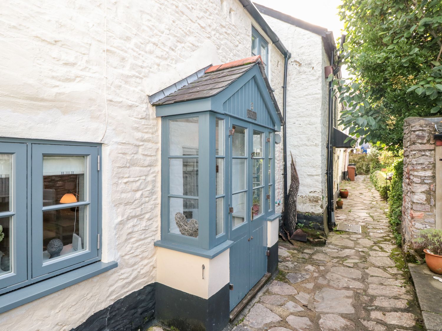 3 Glendale Cottages                     photo 2
