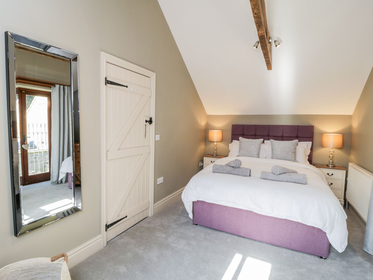 Bedroom Book Woodside Barn at Low Cleaves Holiday Cottages ( Ref 1021256 ) Holiday cottage near Sutton under Whitestonecliffe North Yorkshire for 5 people