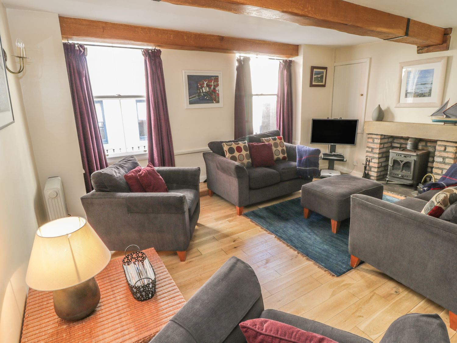 Salmon Cottage Staithes ( Ref 1021542 ) Book Staithes holiday cottage for 6 people