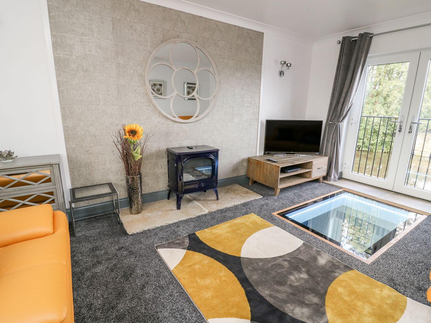 Lock View Gargrave ( Ref 1025298 ) Holiday Home near Skipton North Yorkshire