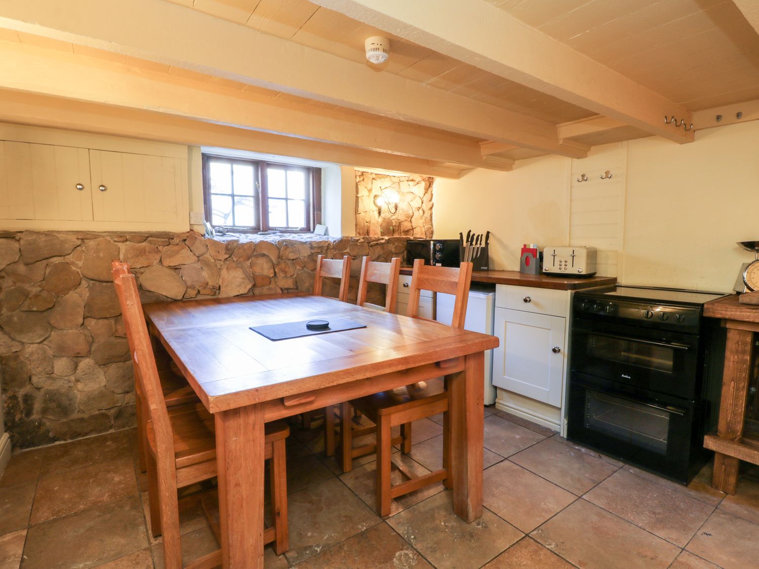 Kitchen with dining area Ships Bell Staithes ( Ref 1036543 ) Book Staithes holiday rental for 5 guests North Yorkshire