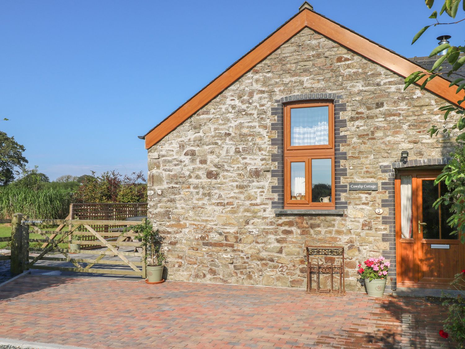 Cowslip Cottage                     photo 2
