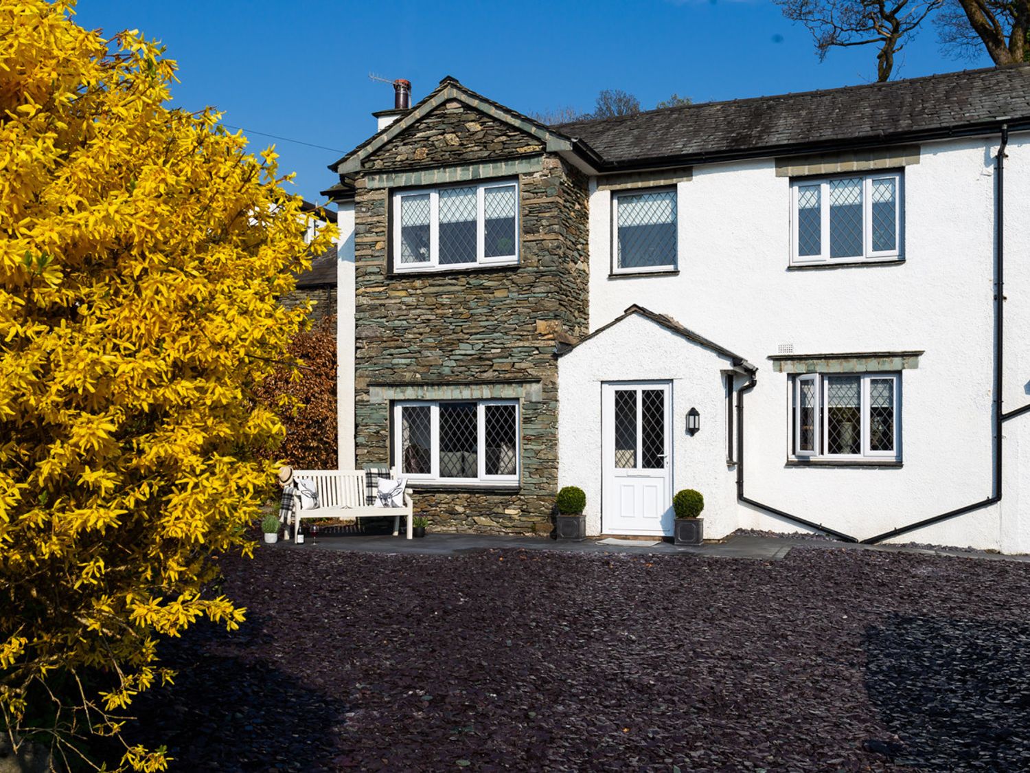 Lexington House, Bowness Holiday Cottage Bird Spot