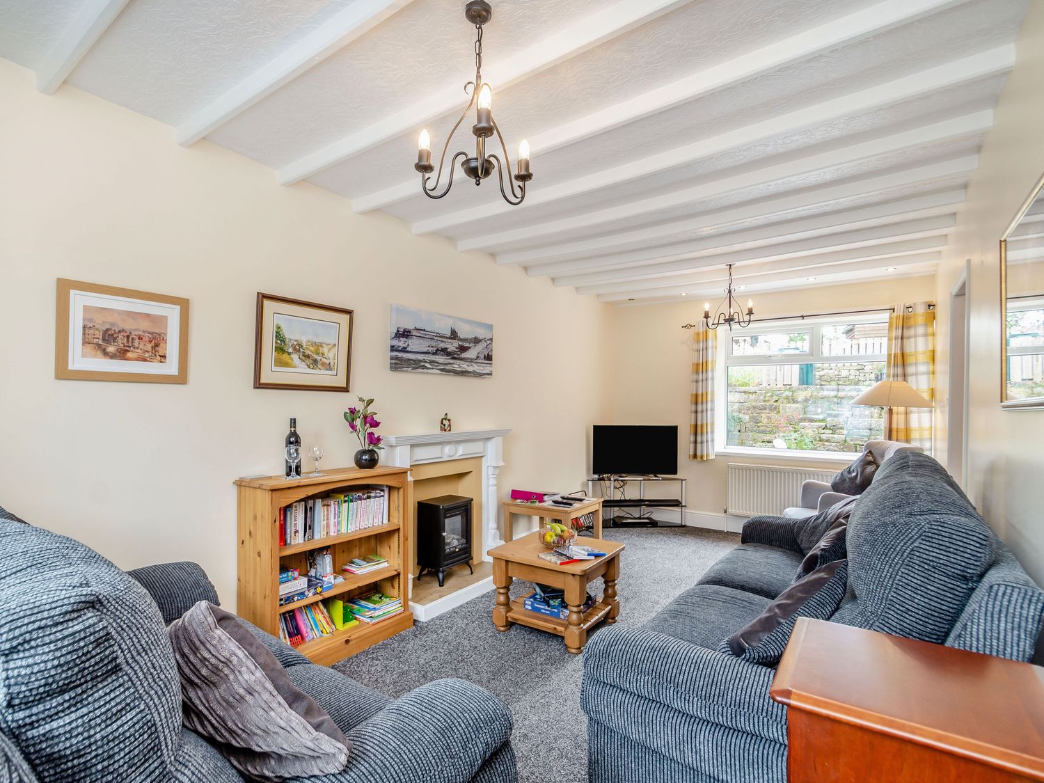 Castleton Holiday Cottages Self catering at Castleton