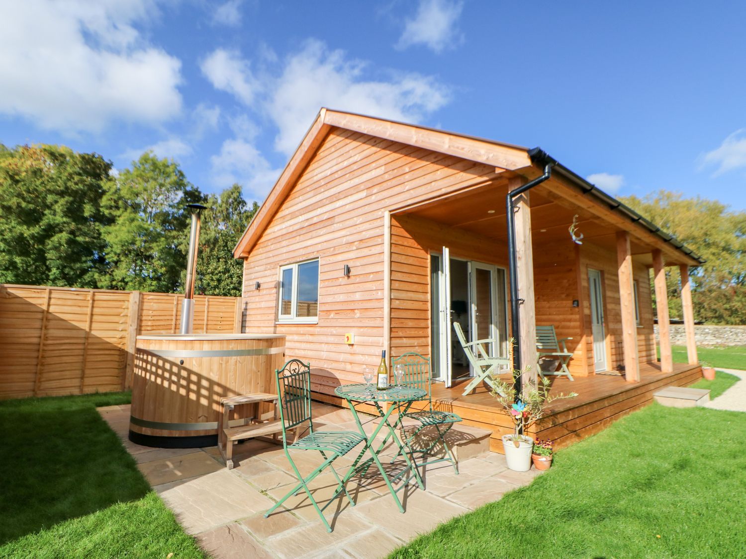 Rising Sun Lodge ( Ref 1049218 ) Kirkbymoorside holiday lodge North Yorkshire