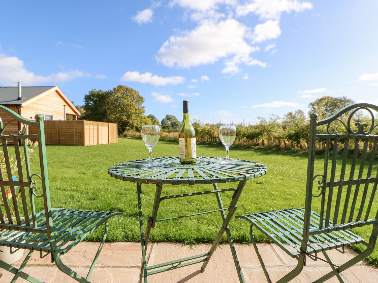 Rising Sun Lodge ( Ref 1049218 )- Self Catering Accommodation at Catterbeck Gardens Lodges Kirkbymoorside