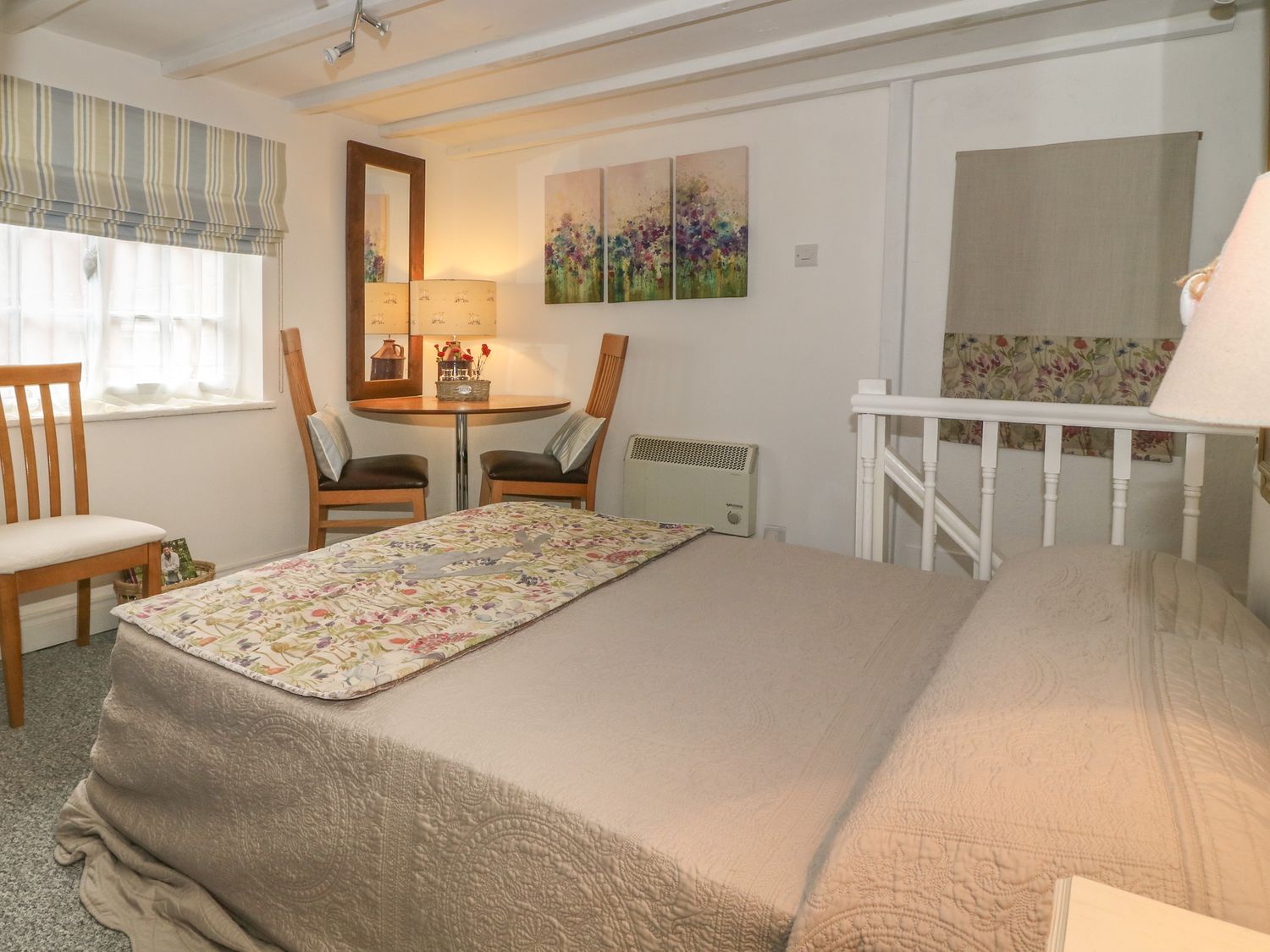Bedroom & living area Book The Hideaway Boroughbridge ( Ref 1052947 ) Holiday cottage in Boroughbridge near Ripon
