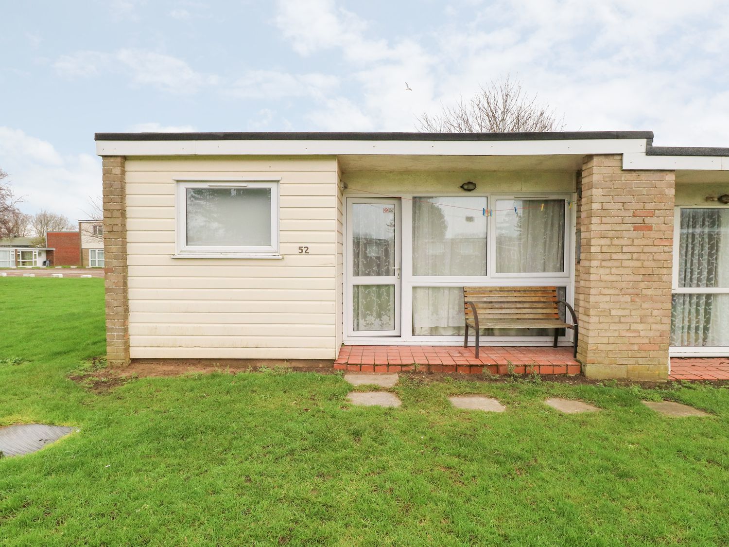 Chalet 52, Hemsby Holiday Cottage Bird Spot