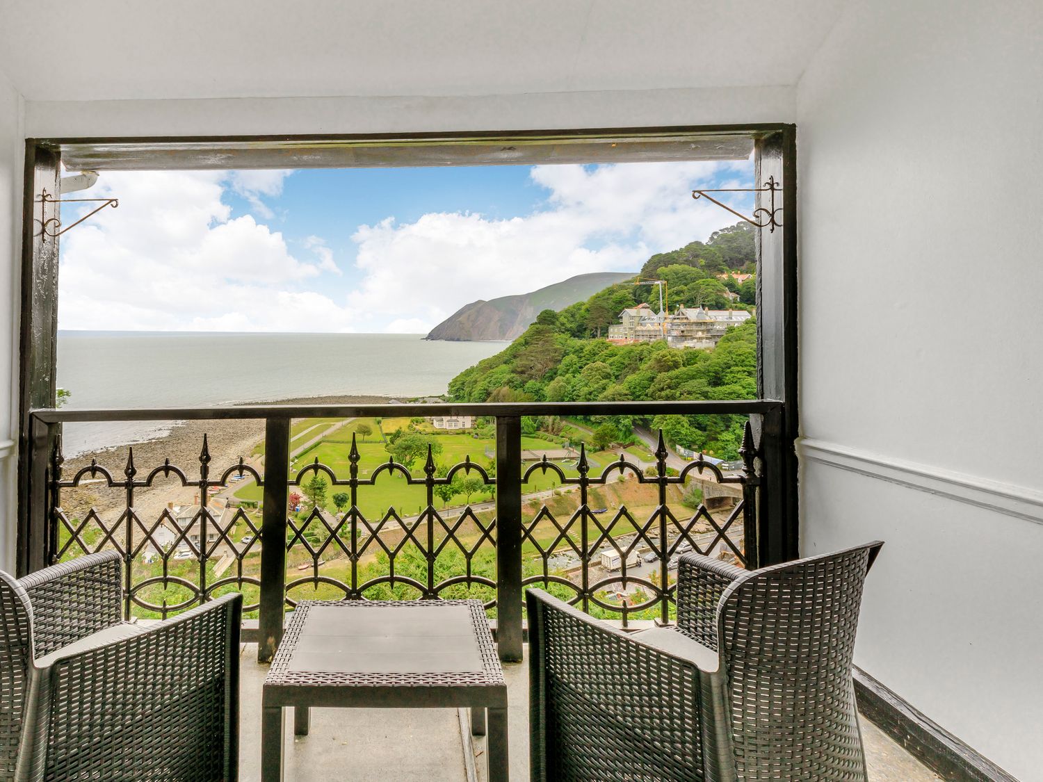 The Engine Field, Combe Martin Holiday Cottage Bird Spot