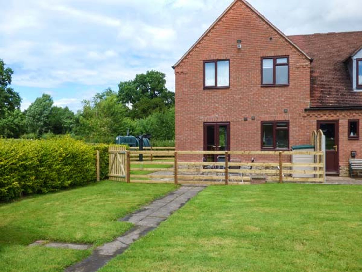 The Willows Much Wenlock Day Houses Self Catering Holiday Cottage