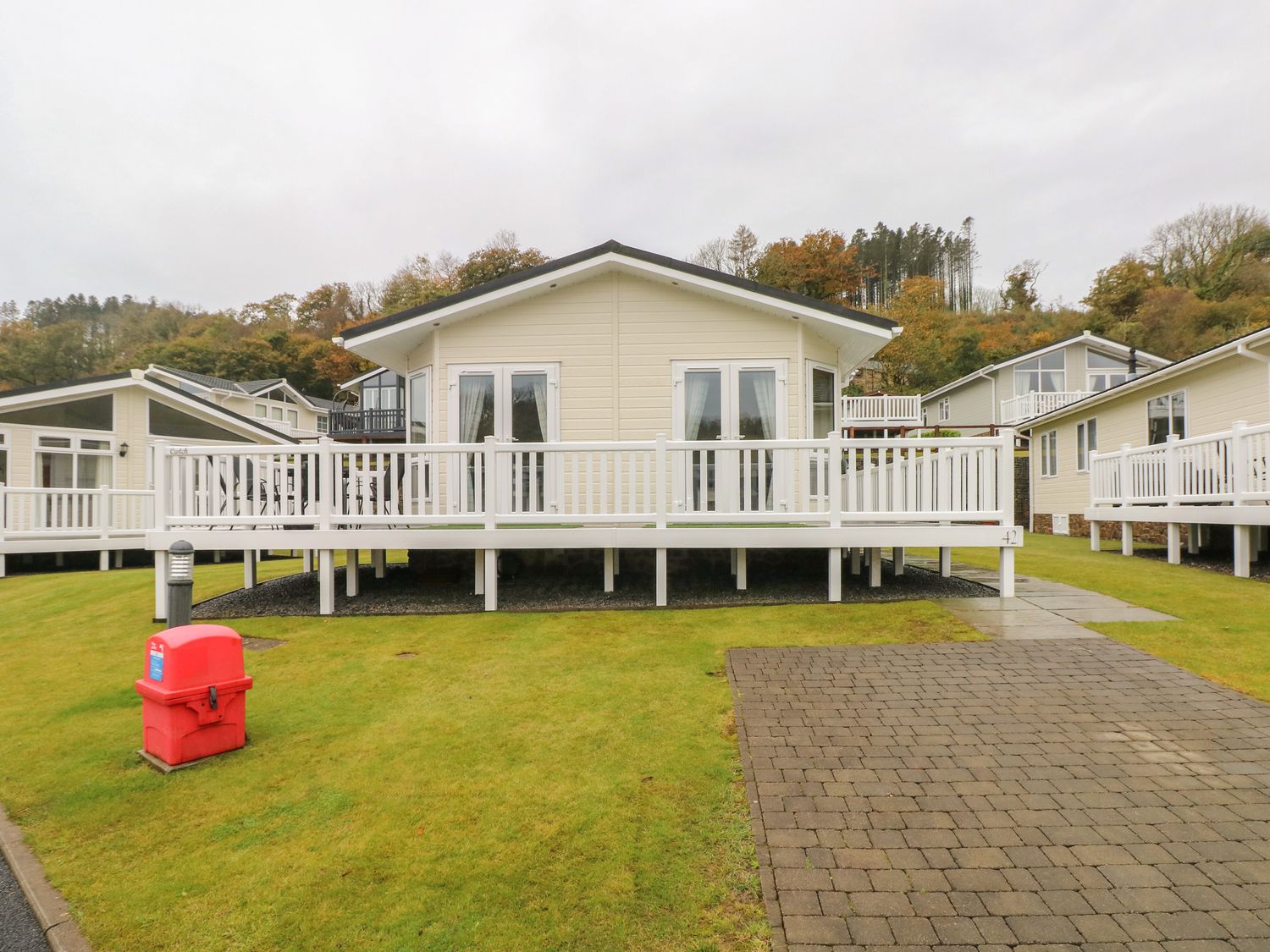 Cwtch Lodge 42                     photo 2