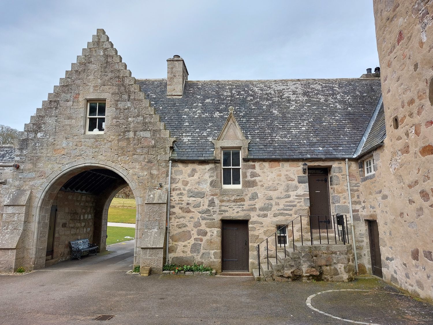 Courtyard Cottage - Drum Castle - Scottish Lowlands - 1060438 - photo 1