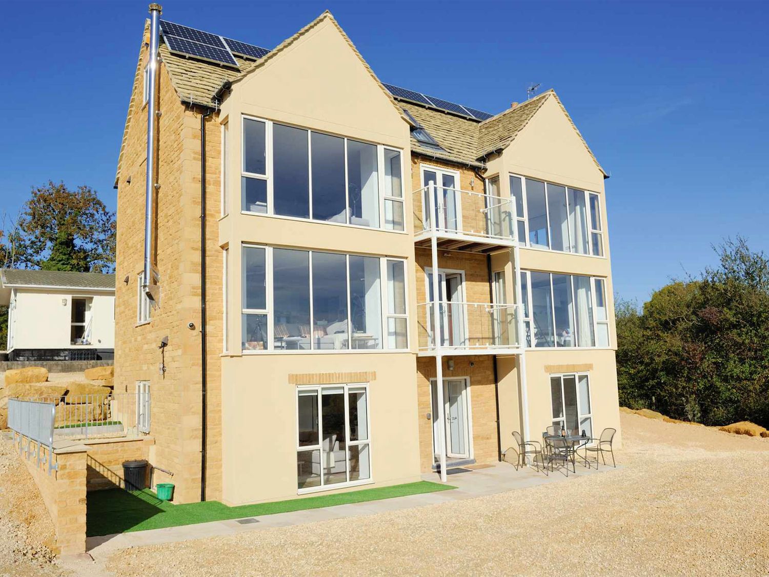 Cotswold View, BourtonOnTheWater Holiday Cottage Bird Spot