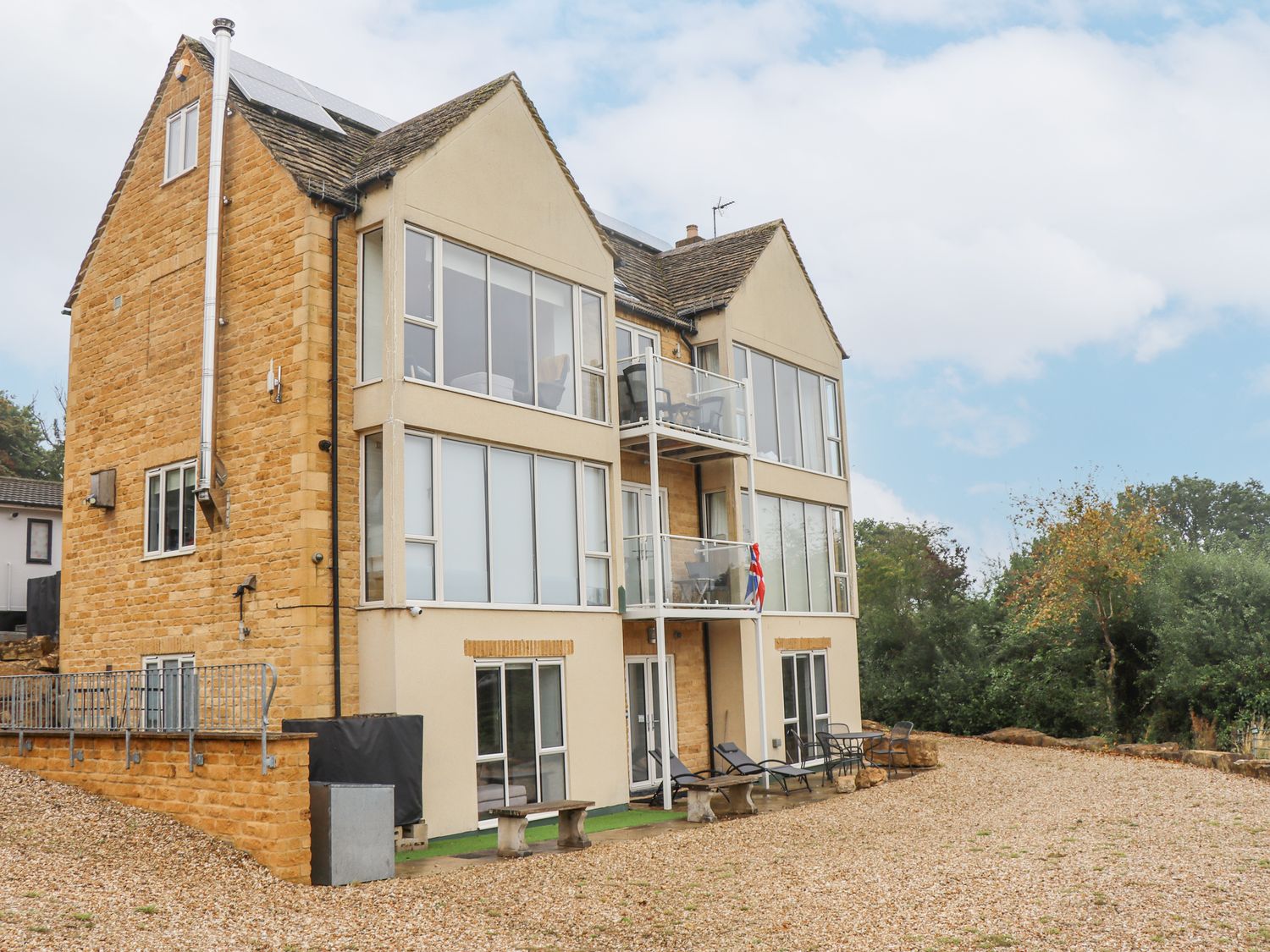 Cotswold View                     photo 2