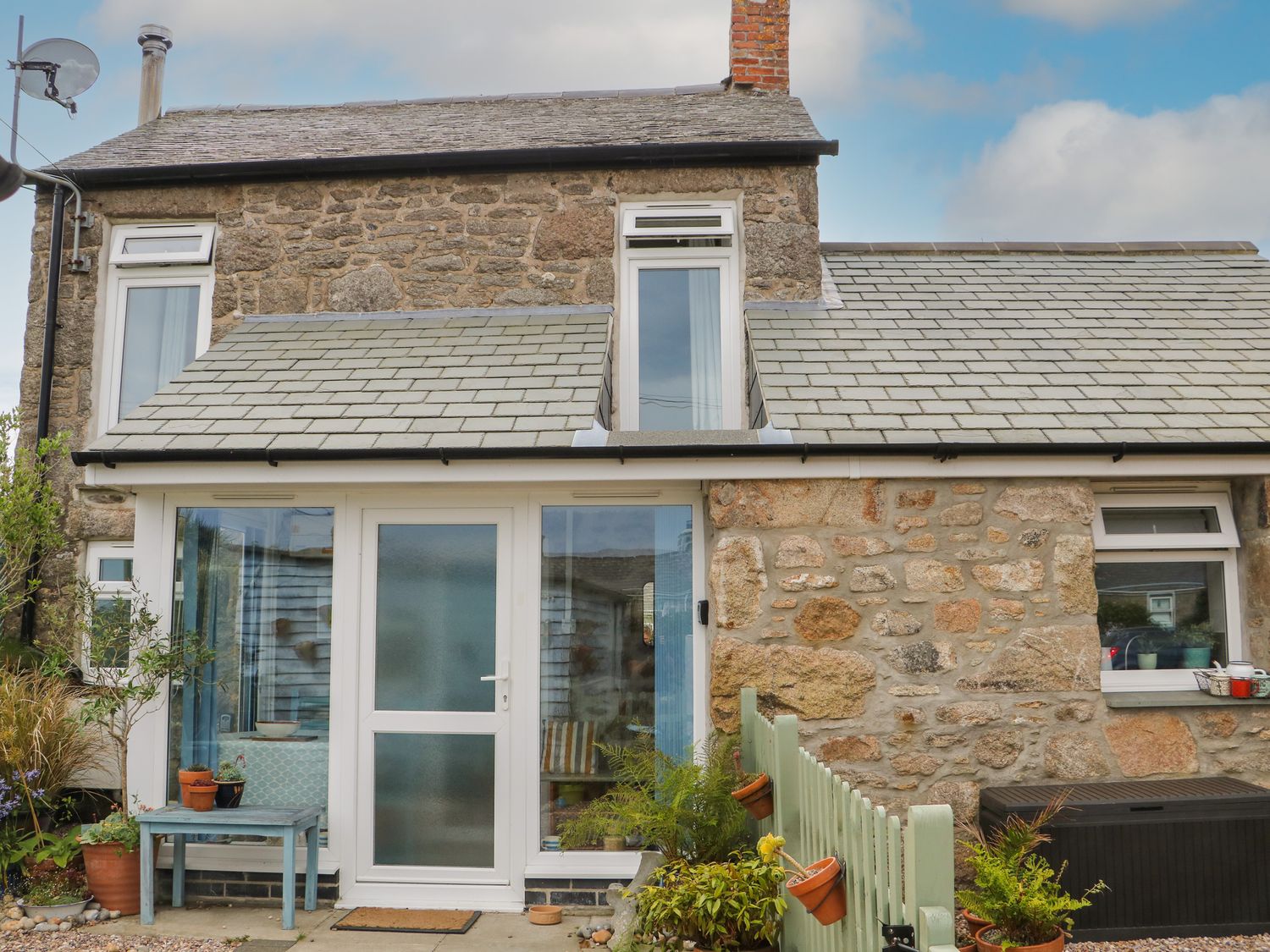Flintstone Cottage                     photo 2
