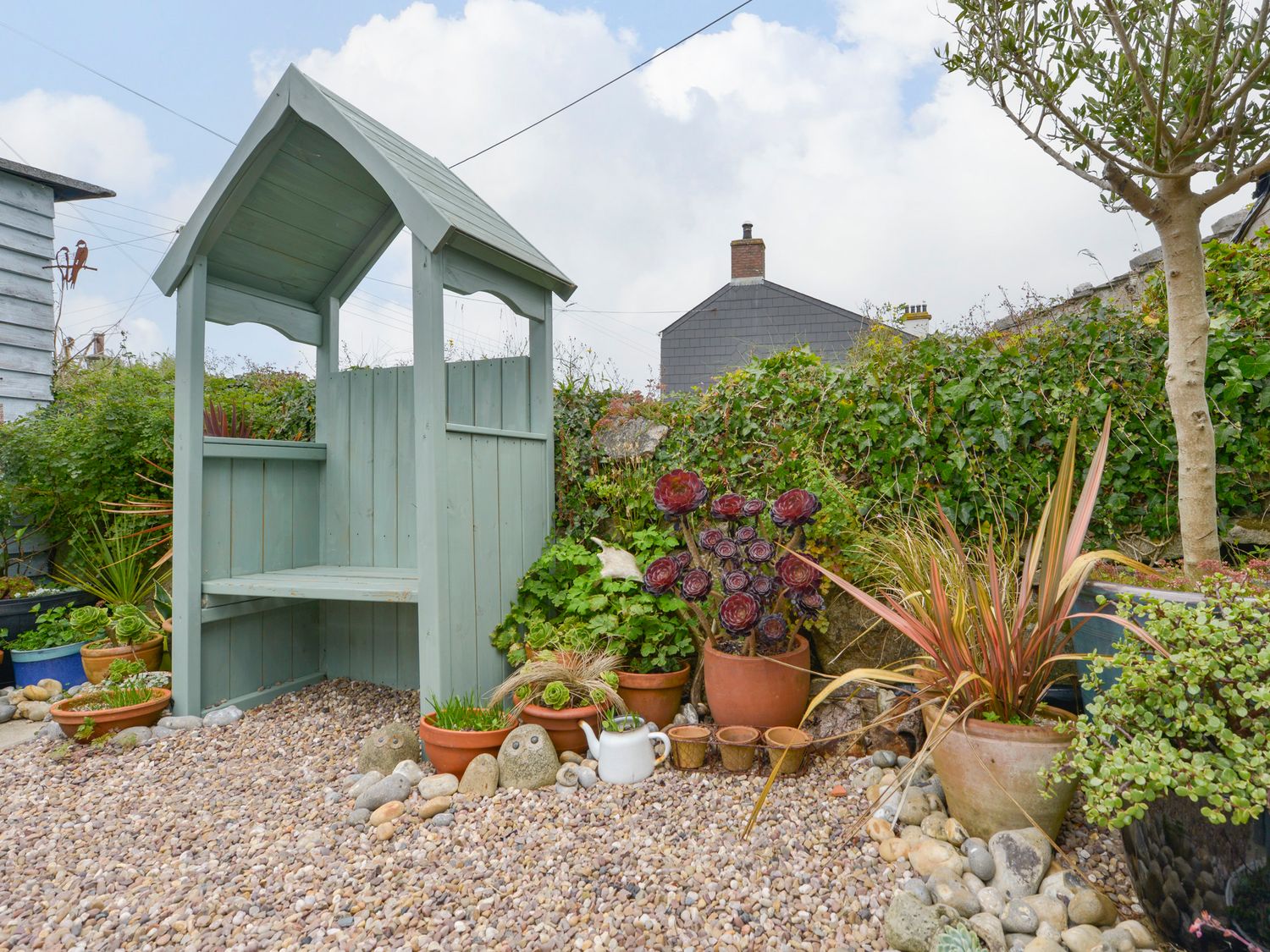 Flintstone Cottage                     photo 24