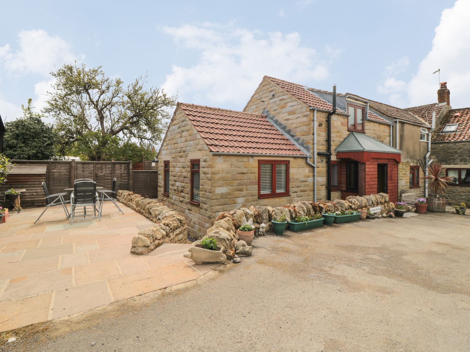 Photo of Farm Yard Cottage Allertson ( Ref 1068228 ) Rent self catering accommodation in Allerston near Scarborough North Yorkshire