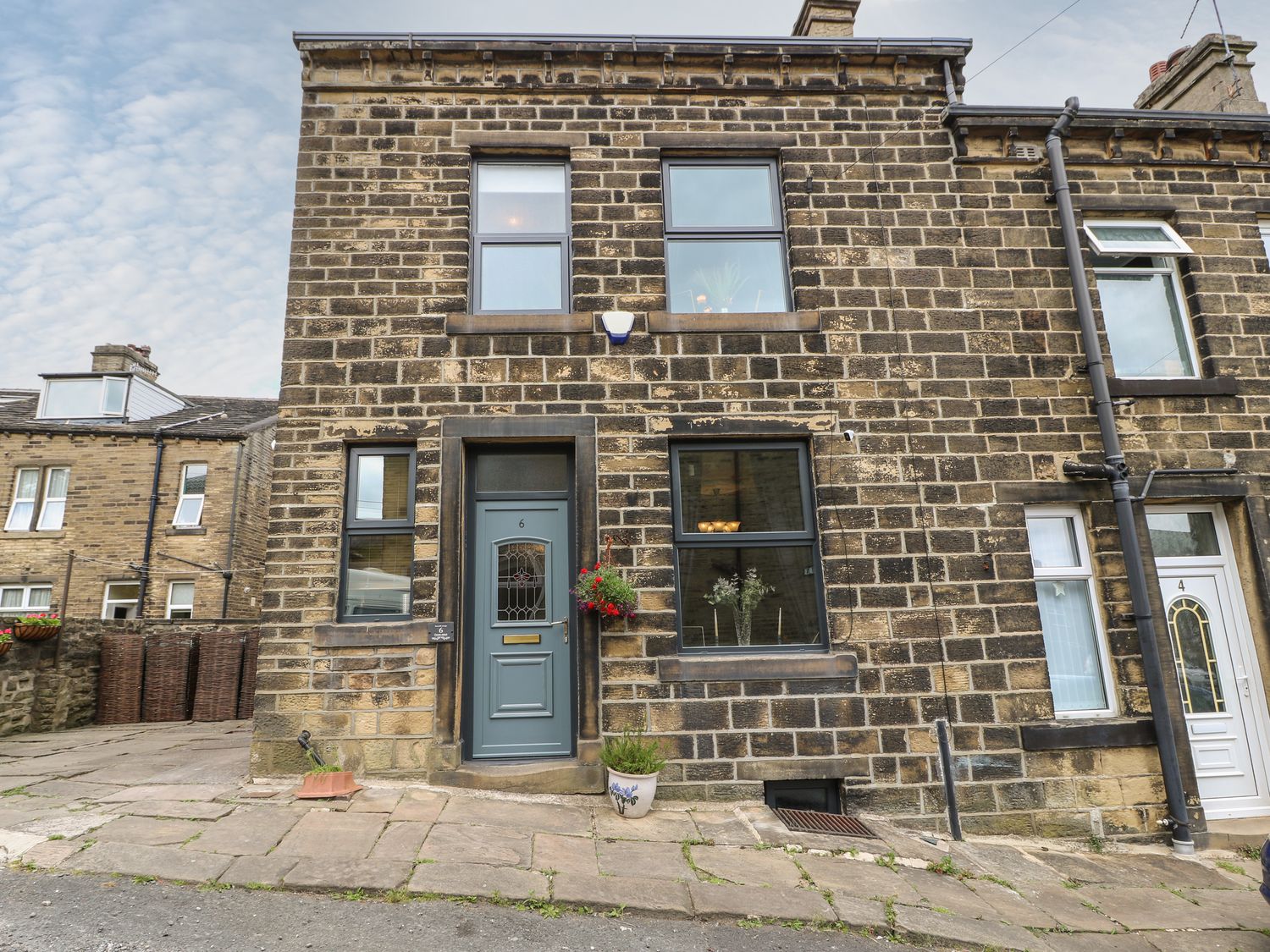 6 Green Street, Haworth Holiday Cottage Bird Spot
