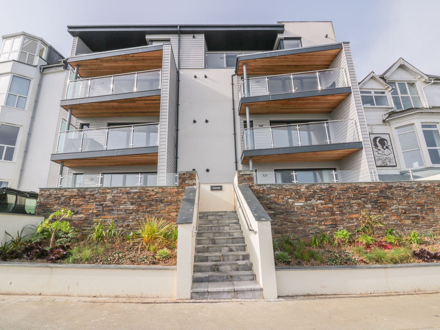 Onshore                     photo 2