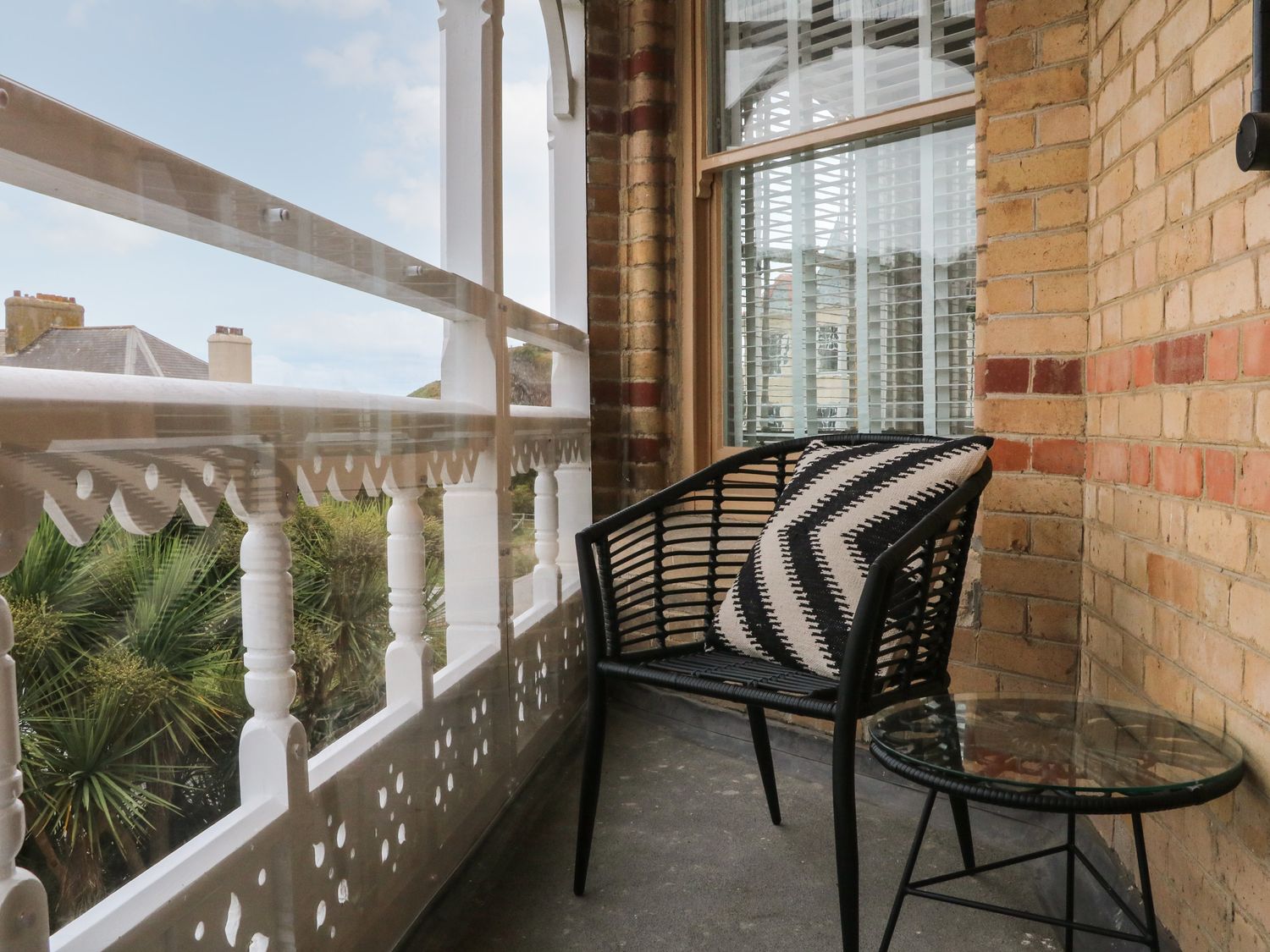 7 Belgrave Apartments                     photo 2