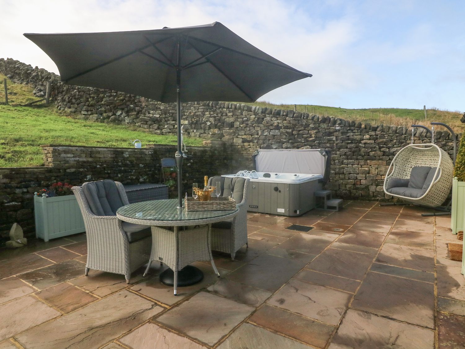 Patio Beckside Cottage ( Ref 906996 ) Cowling holiday property North Yorkshire