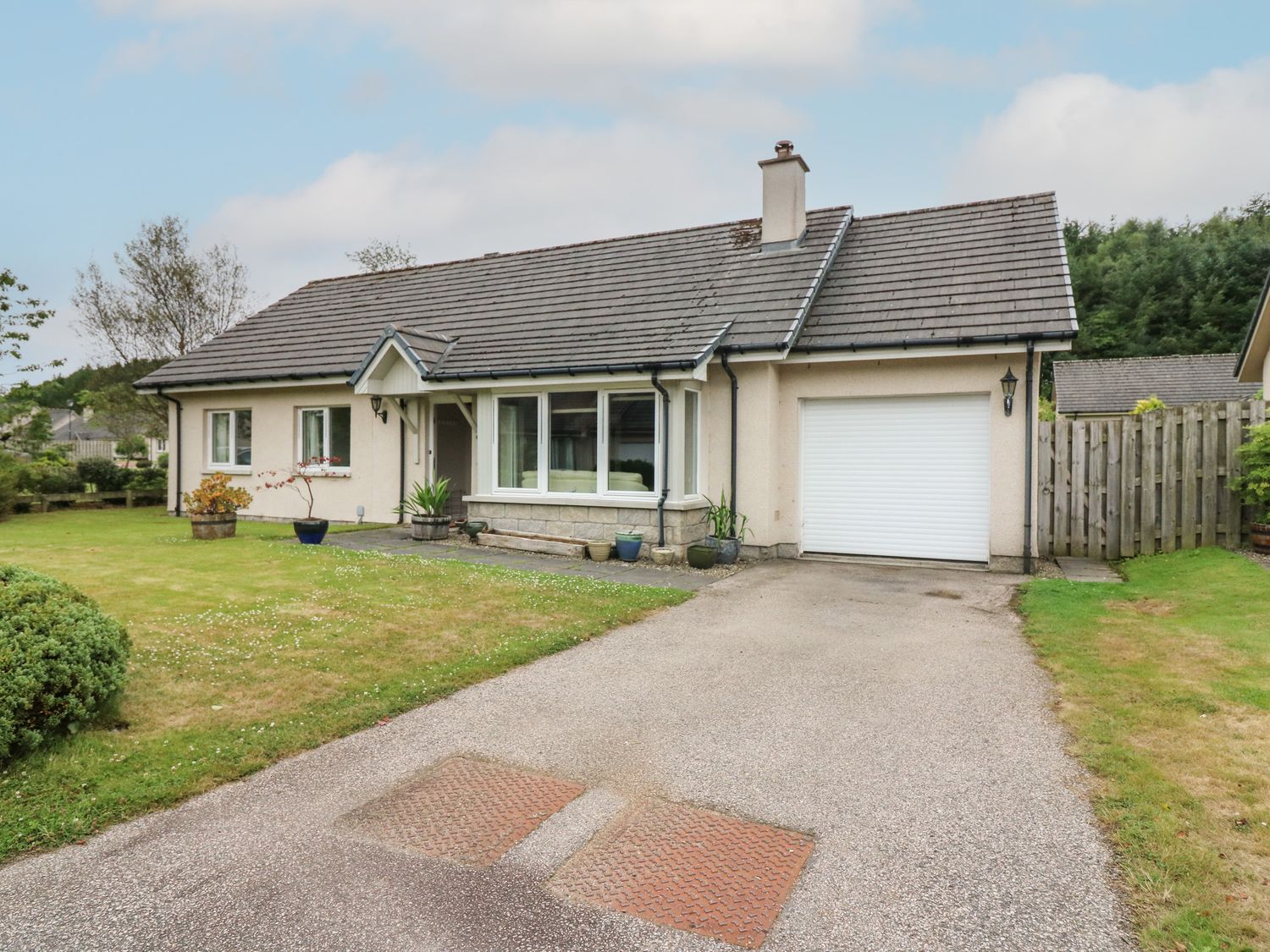 Hong Kong House, Tomintoul Holiday Cottage Bird Spot