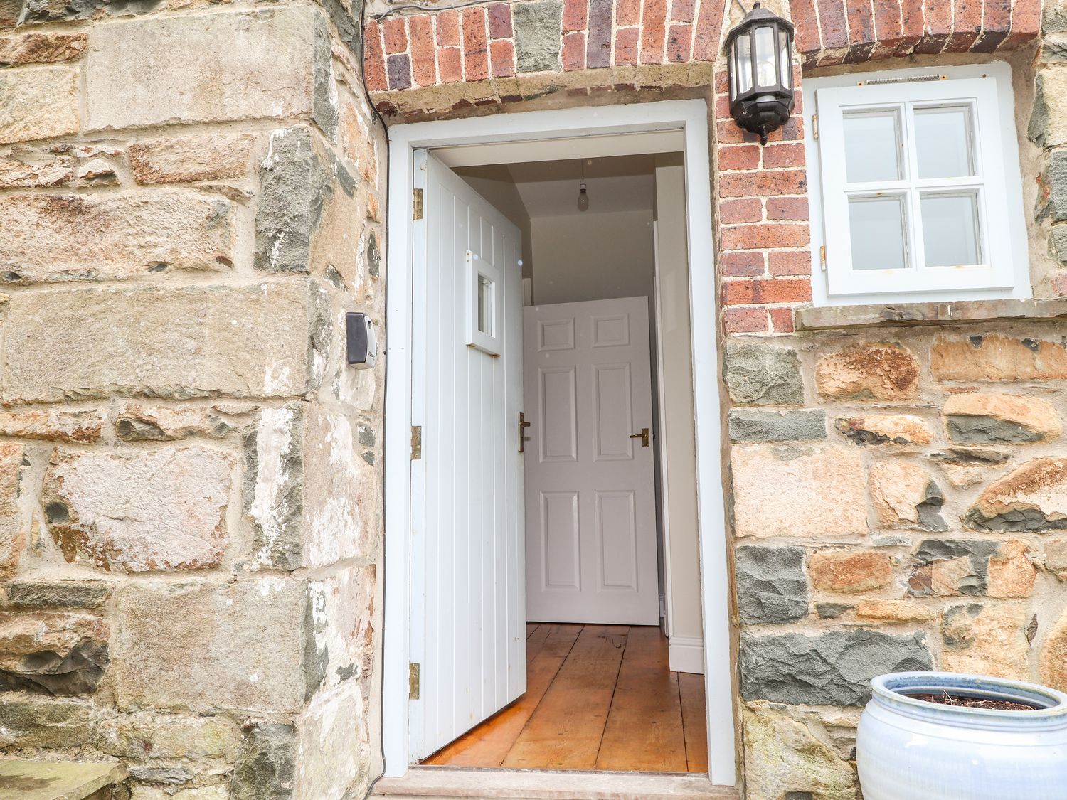 Spring Hill Cottage                     photo 2