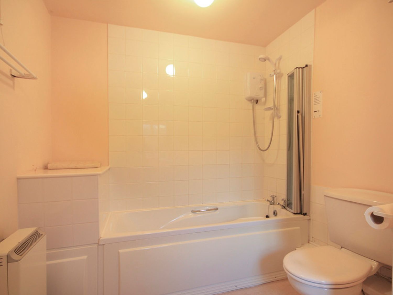 A bathroom with a bathtub shower combination and a toilet at Mill Pond in Rock