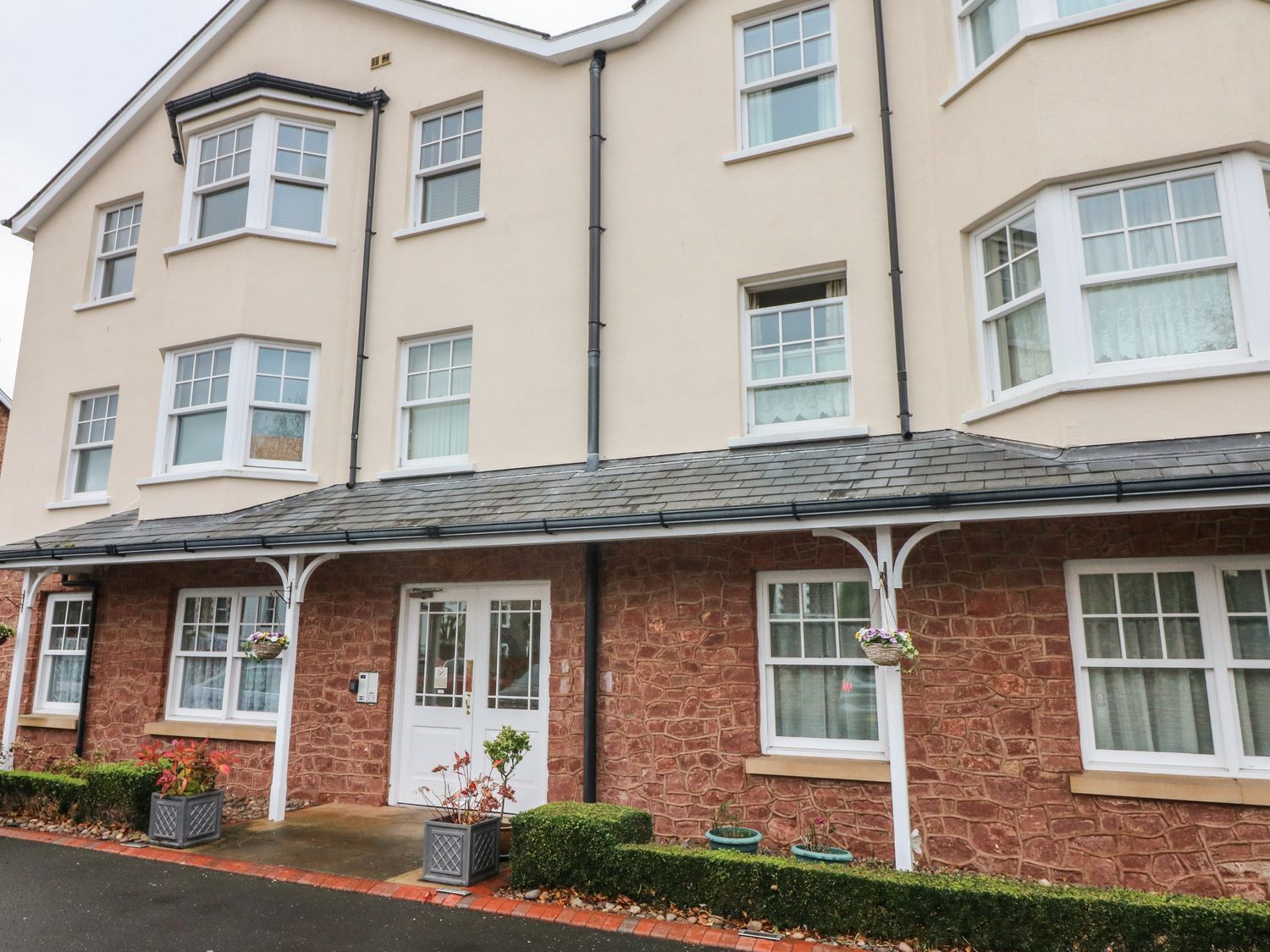 1 Tregonwell Court                     photo 2