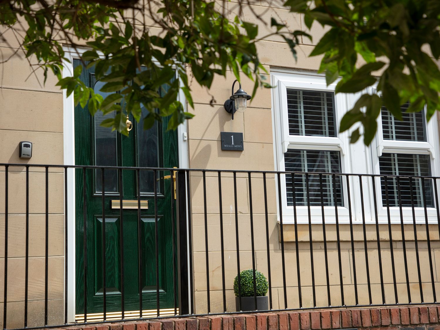 1 Wesley Mews                     photo 2
