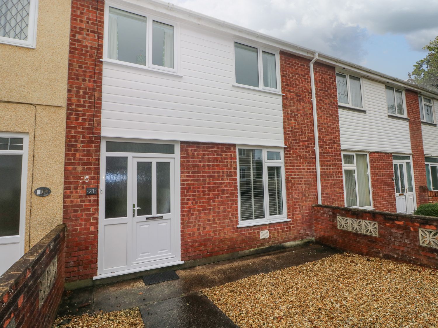 21 Sandfield Road, Burry Port Holiday Cottage Bird Spot