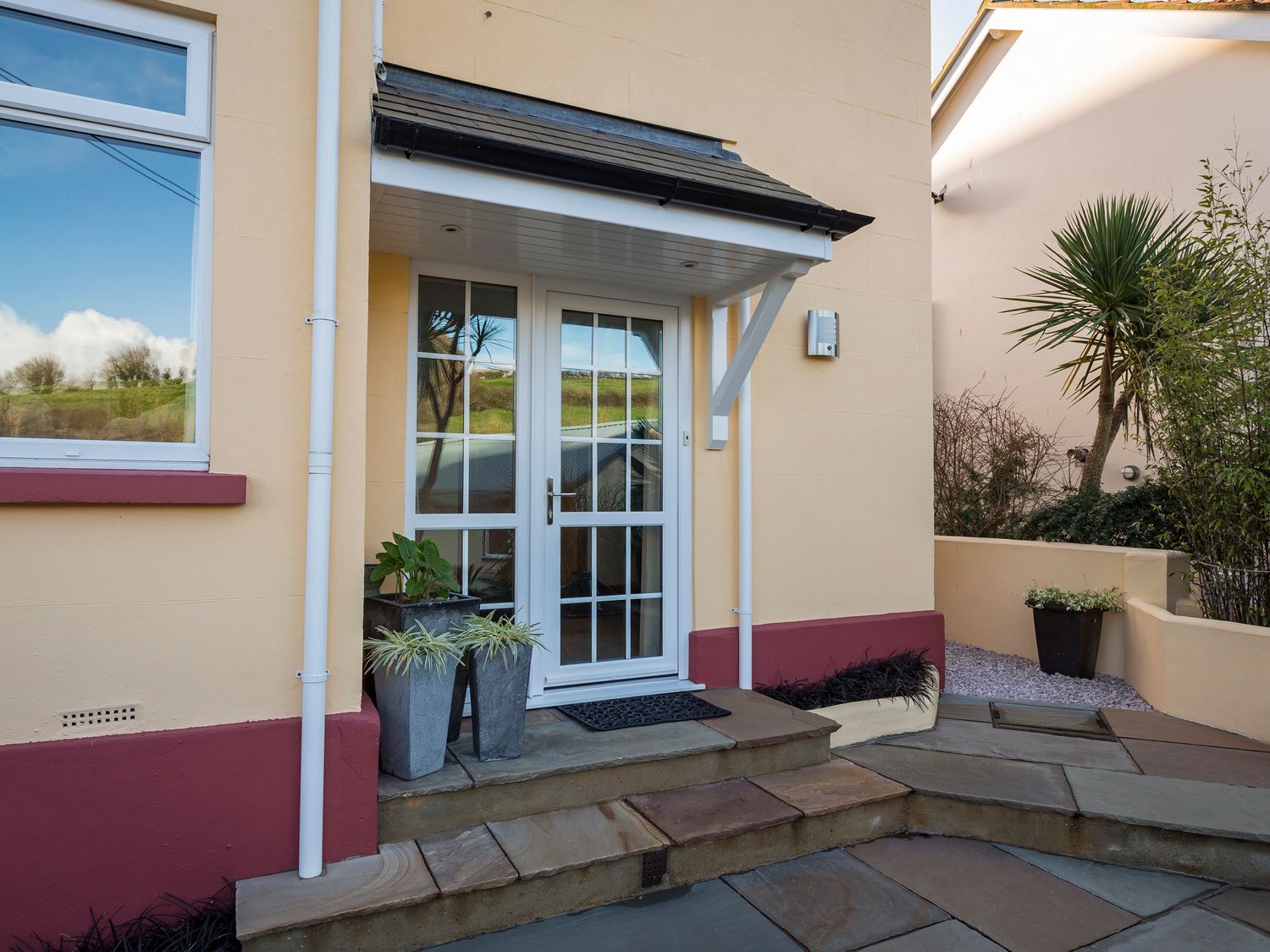 Home                     photo 2