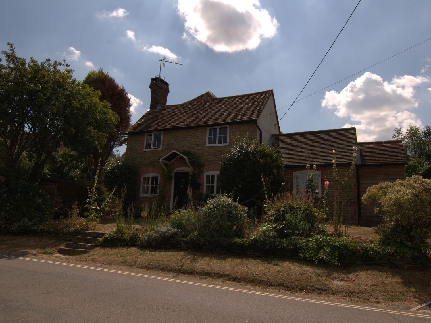 Apple Tree Cottage, Warnham Holiday Cottage Bird Spot