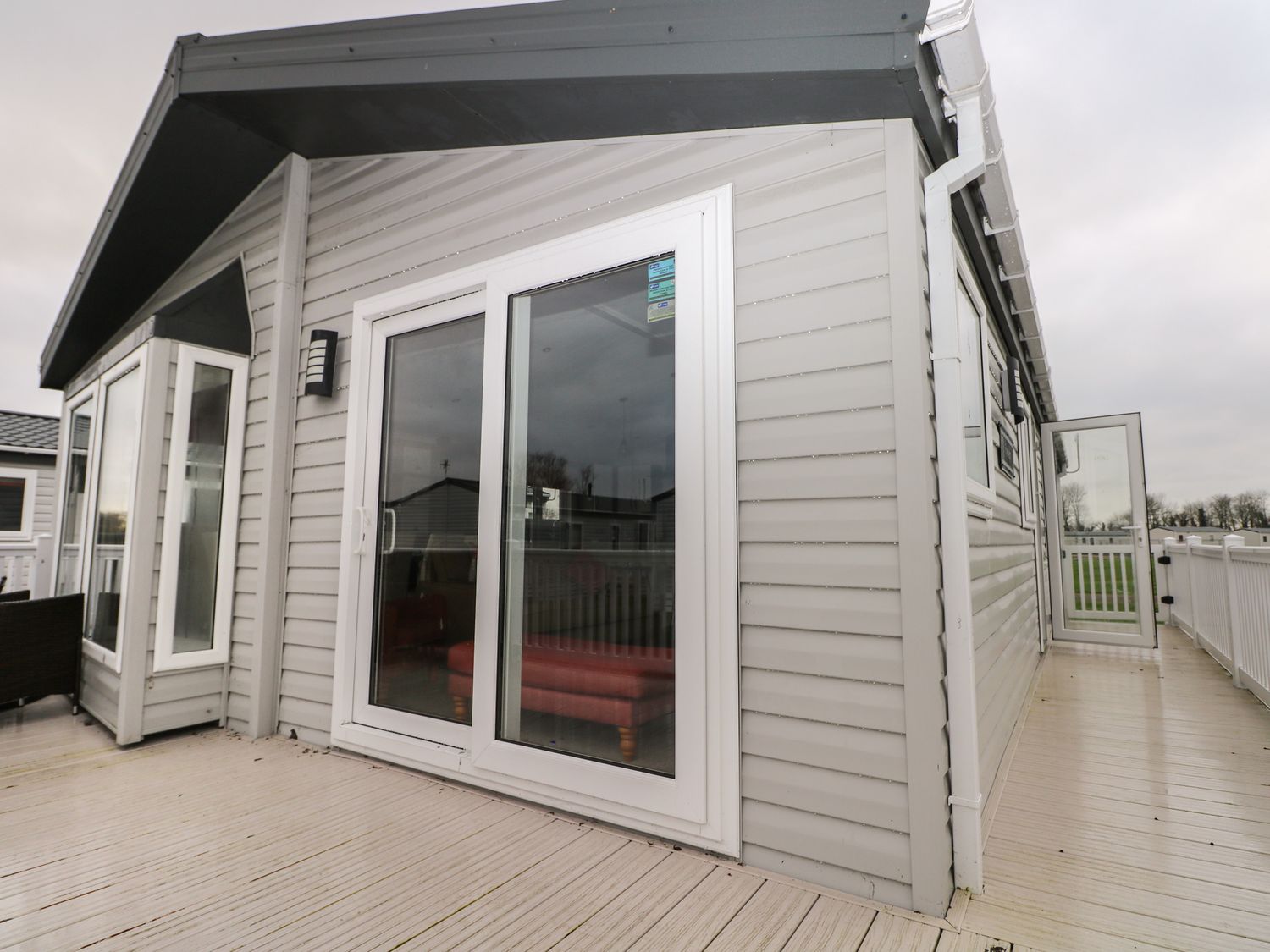 Lodge at Chichester Lakeside (3 Bed) - Kent & Sussex - 1094585 - photo 1