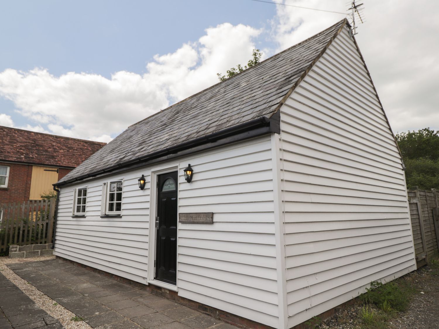 White Hart Stables - Kent & Sussex - 1094693 - photo 1