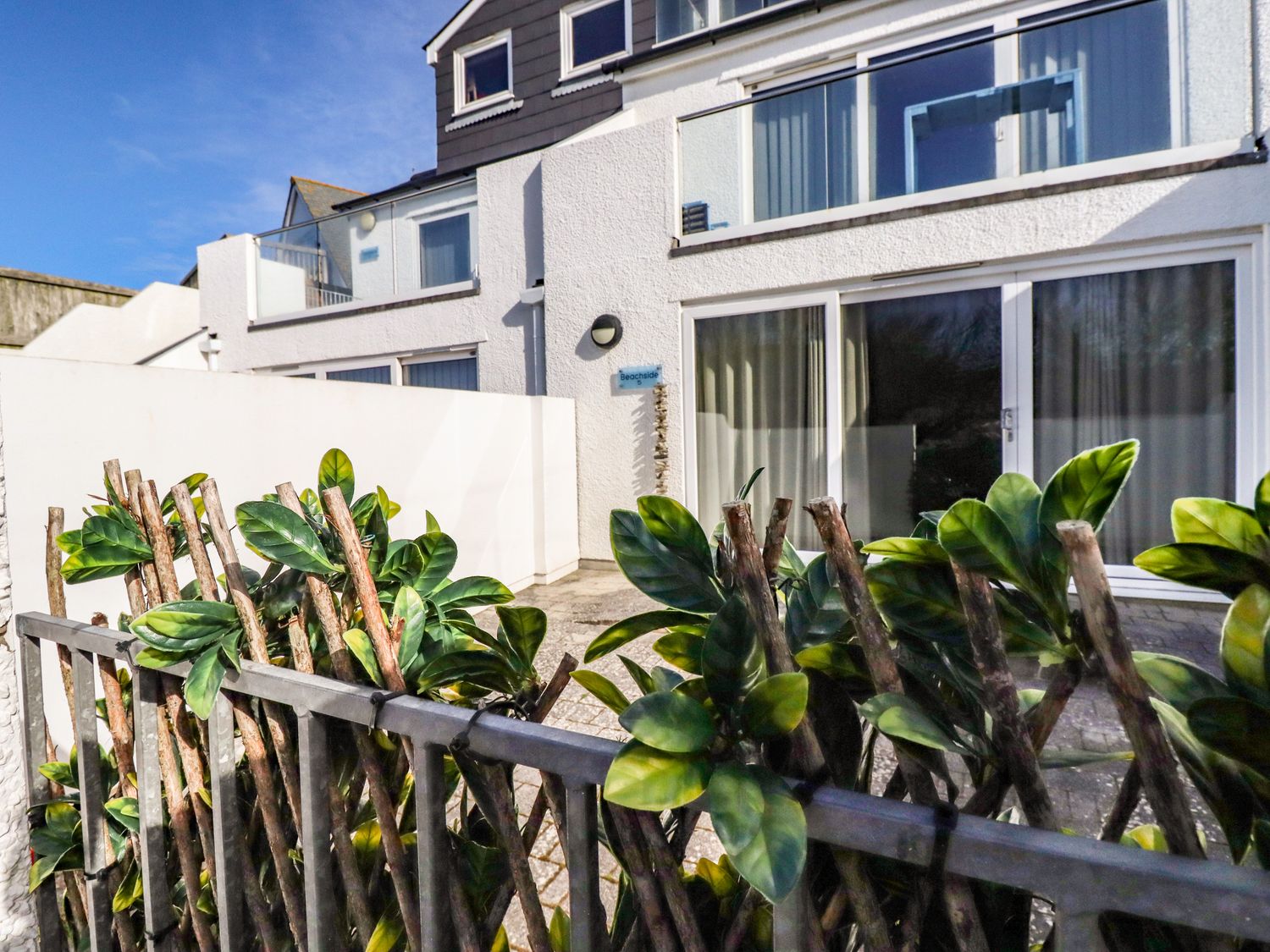 5 Beach Side Apartments, Holywell Bay Holiday Cottage Bird Spot