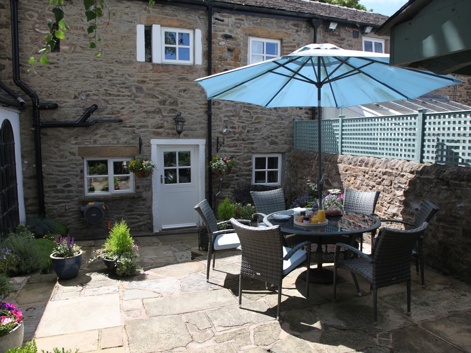 No.10 Clitheroe, Whalley Holiday Cottage Bird Spot