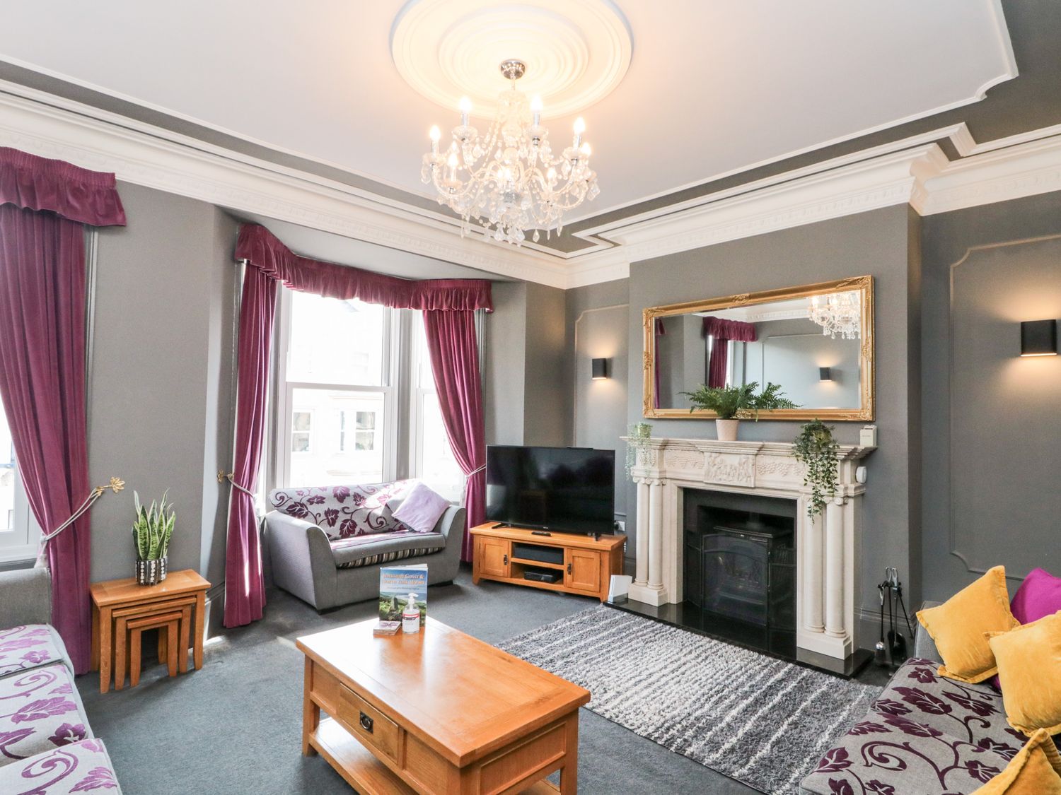 Castle Views Apartments ( Ref 1102315 ) Scarborough - Self catering accommodation in Scarborough North Yorkshire sleeps 14