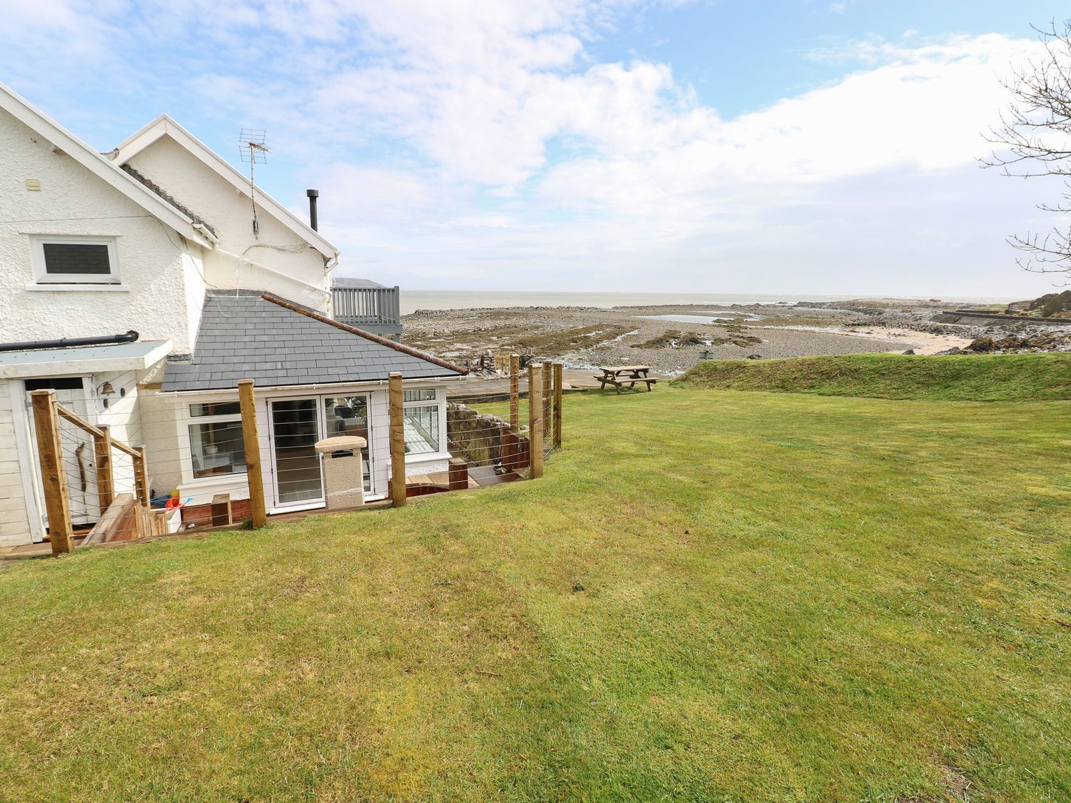 2 Salt Cottage                     photo 2