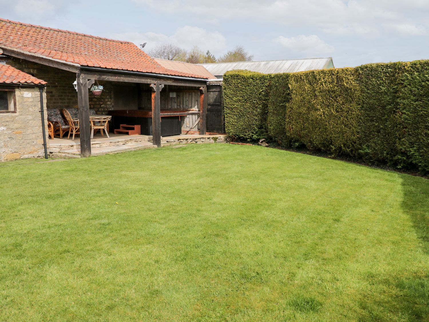 Garden Woodlands Cottage Snainton ( Ref 1107651 ) Self catering accommodation near Snainton