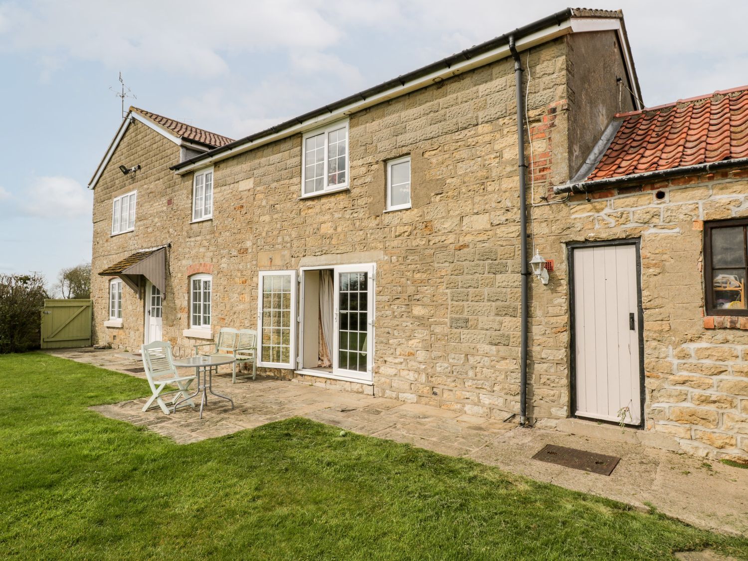 Photo of Woodlands Cottage Snainton ( Ref 1107651 ) Holiday cottage near Snainton sleeps 4 guests