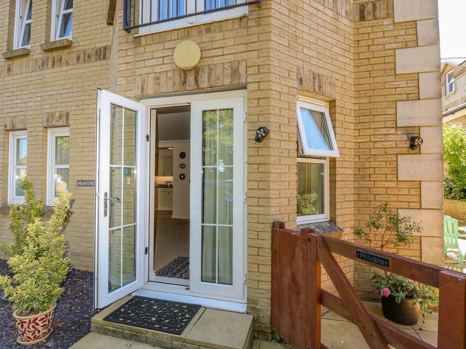 3 Grosvenor Court - Isle of Wight & Hampshire - 1111727 - photo 1