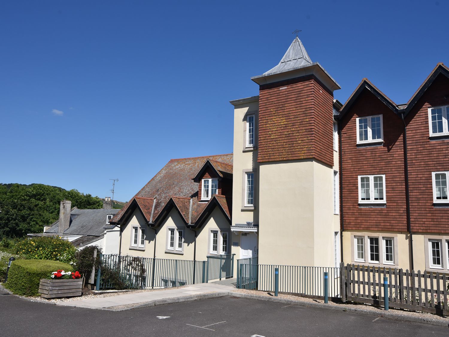 1 Buckfields                     photo 2